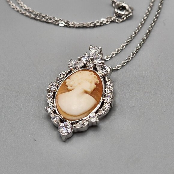 Jaqueline Kennedy X Camrose and Cross Cameo & Crystal Pendant Necklace JBK w Box - Picture 4 of 15